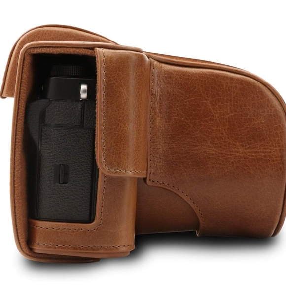 MegaGear MG1551 Ever Ready Genuine Leather Camera Case for Fujifilm X-T3 - Picture 12 of 15